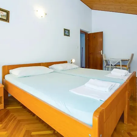 3 Bedroom Amazing In Apartment Podstrana