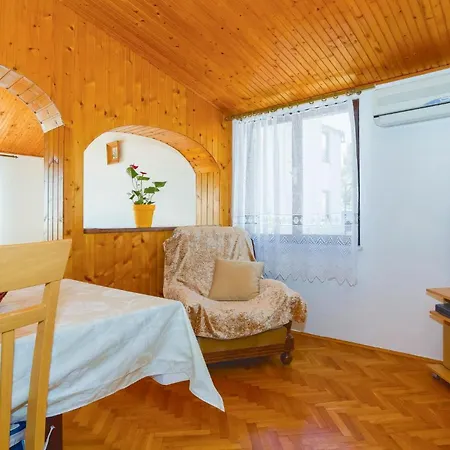 3 Bedroom Amazing In Apartment Podstrana