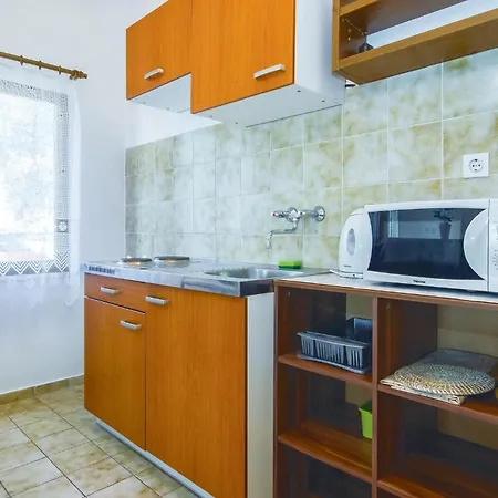 3 Bedroom Amazing In Apartamento Podstrana