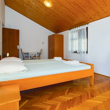 3 Bedroom Amazing In Apartment Podstrana