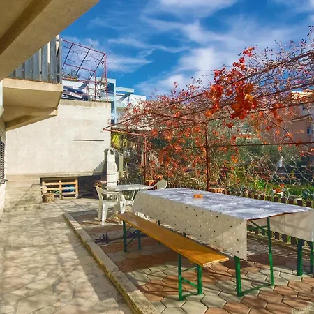 Apartment 3 Bedroom Amazing In Podstrana